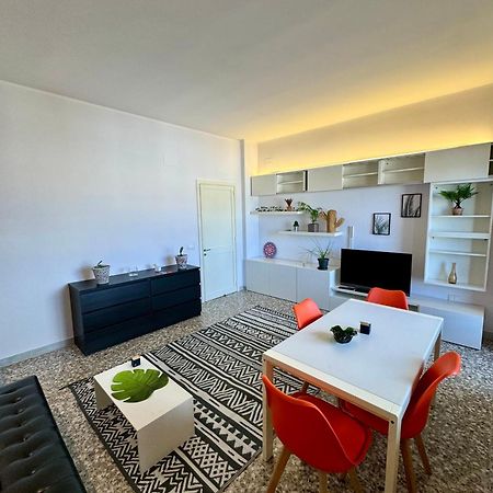4 Balconi House- Appartamento Moderno A Lecce Exterior photo